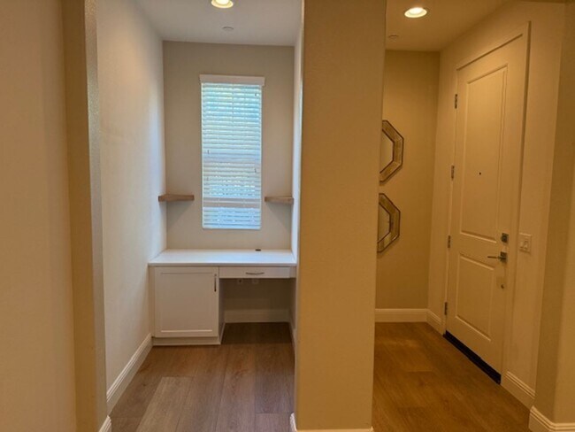 Foto del edificio - Beautiful 3bd 2.5 Bath Townhouse in Foothi...