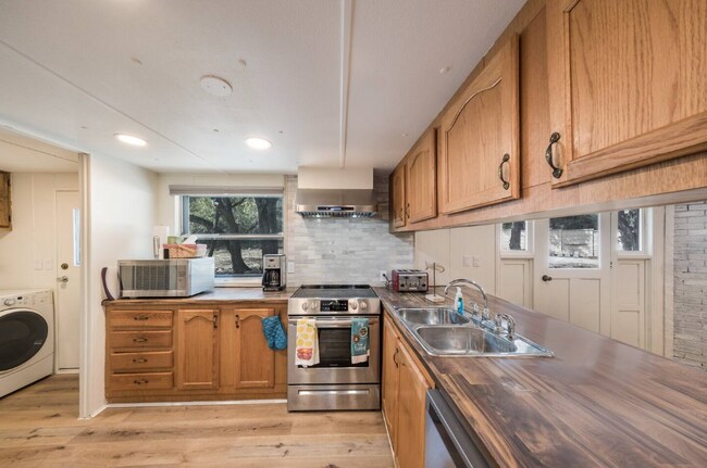 Building Photo - 1255 Songbird Dr