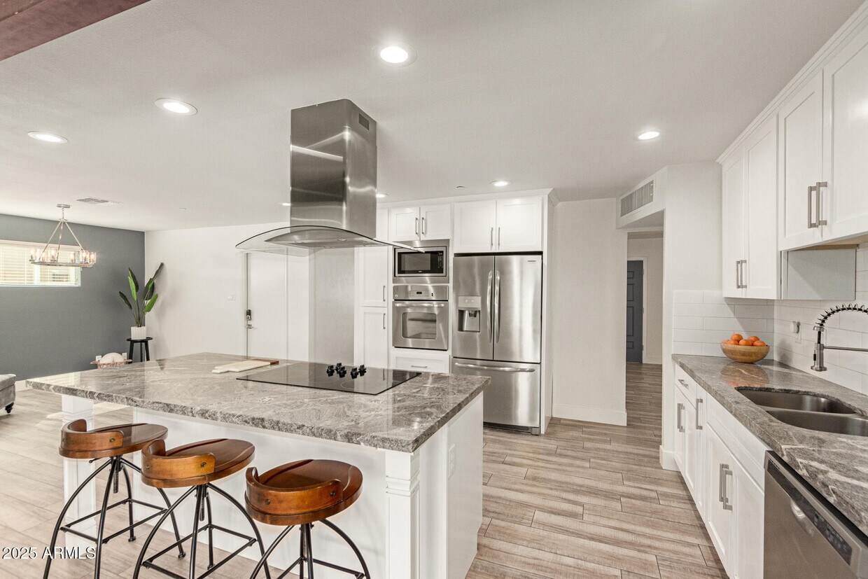 Foto principal - 6907 E Portland St