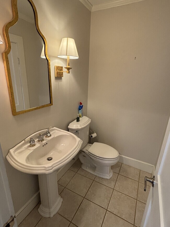 Foto del edificio - 517 Forest Ln