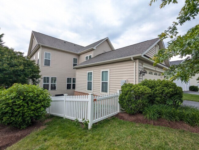 Building Photo - STUNNING Single Family Home in Brunswick C...