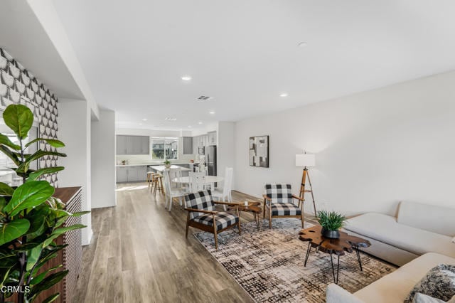 Building Photo - 354 Solares St