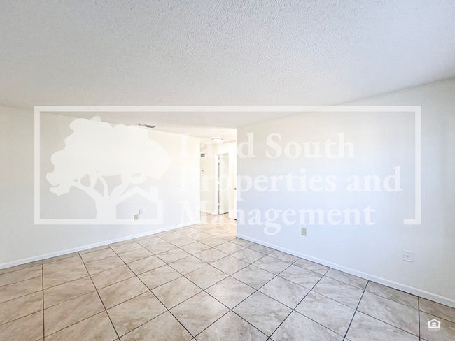 Building Photo - 5824 Charlton Dr