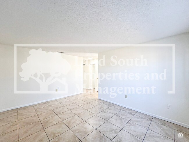 Foto del edificio - 5824 Charlton Dr