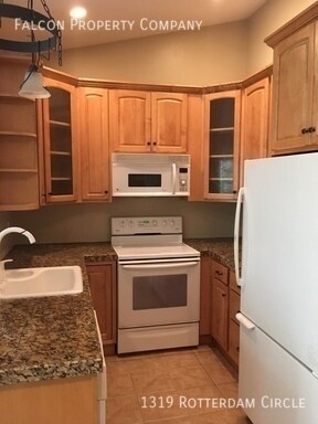 Foto del edificio - Beautiful Townhome Located on the West Sid...