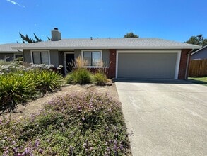 Building Photo - 364 Bishop Dr