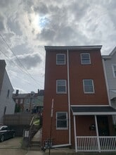 Building Photo - 415 Ella St