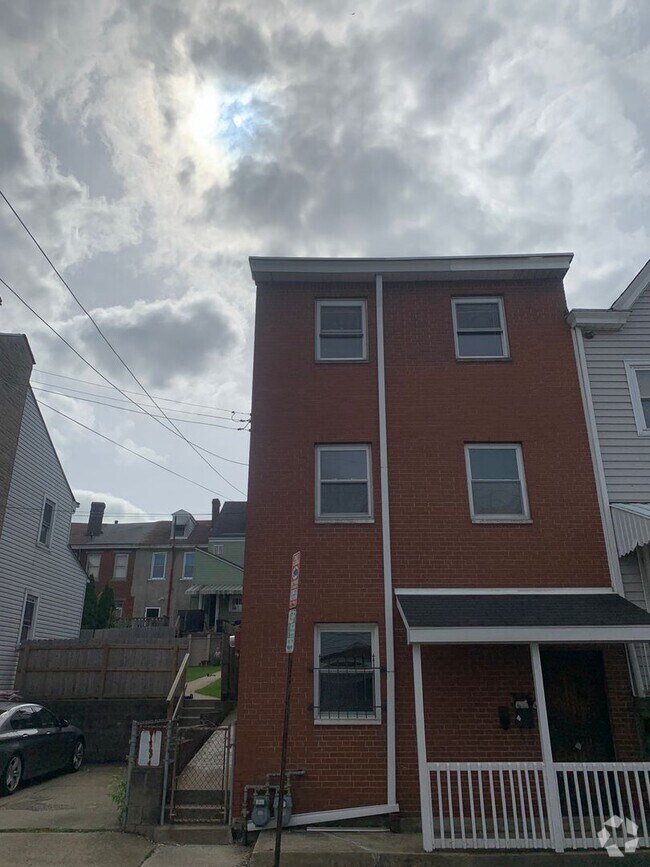 Building Photo - 415 Ella St