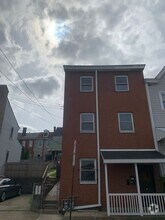 Building Photo - 415 Ella St