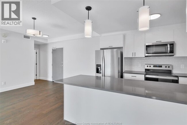 Building Photo - 2600 Sandwich W Pkwy