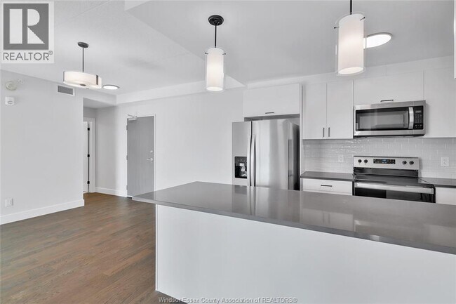 Photo du bâtiment - 2600 Sandwich W Pkwy