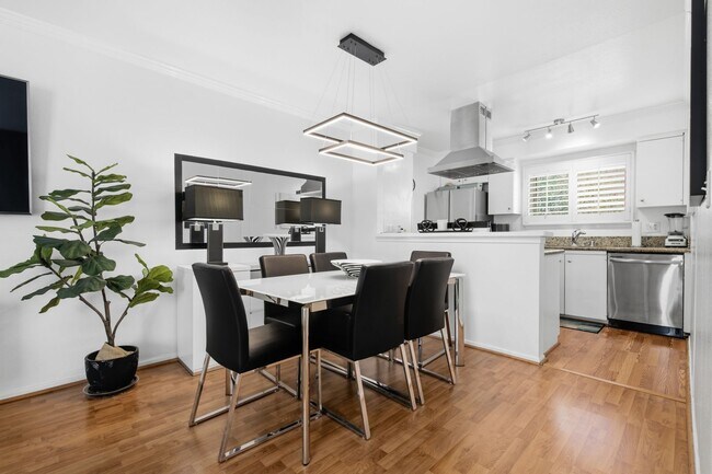 Foto del edificio - 2BR/1BA Condo with Resort-Style Amenities & Low-Maintenance Living