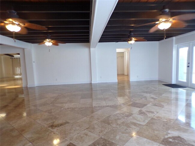 Foto del edificio - 179 Maria Ct