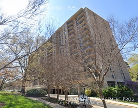 Building Photo - 4600 S Four Mile Run Dr