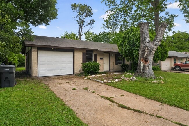 Building Photo - 302 Independence Dr