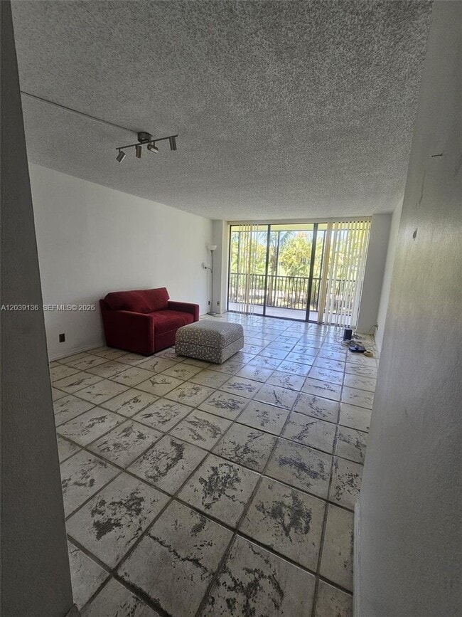 Foto del edificio - 20335 W Country Club Dr