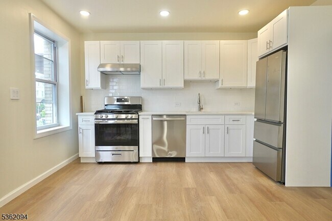 Building Photo - 103 3rd Ave
