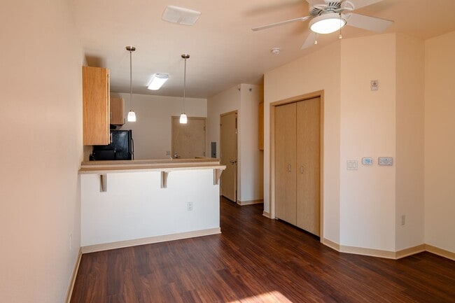 Interior Photo - City Row