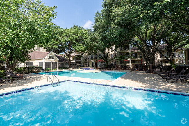 Resort Style Pool - Magnolia Court