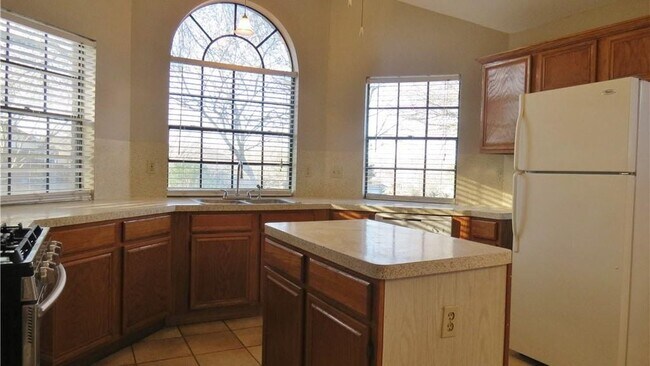 Foto del edificio - 1260 Hilltop Dr