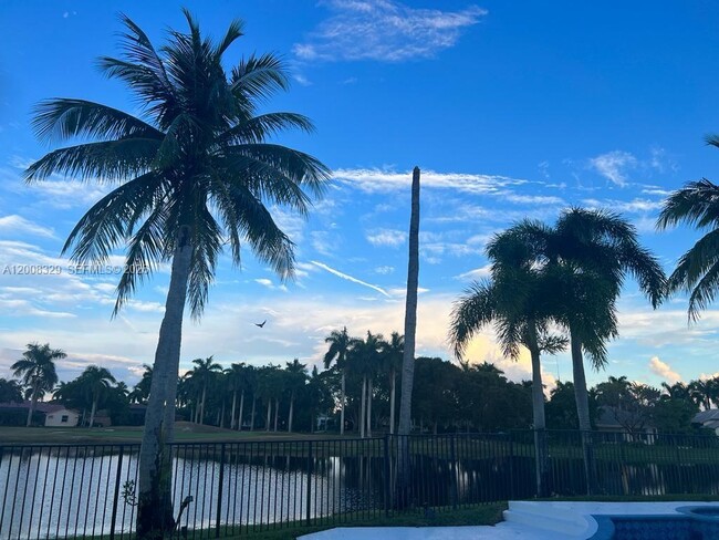 Foto del edificio - 2534 Poinciana Dr