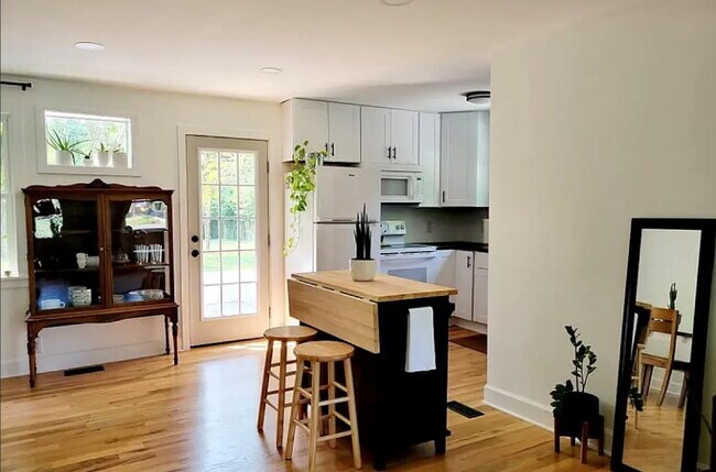 Foto del edificio - 106 Robinhood Cir