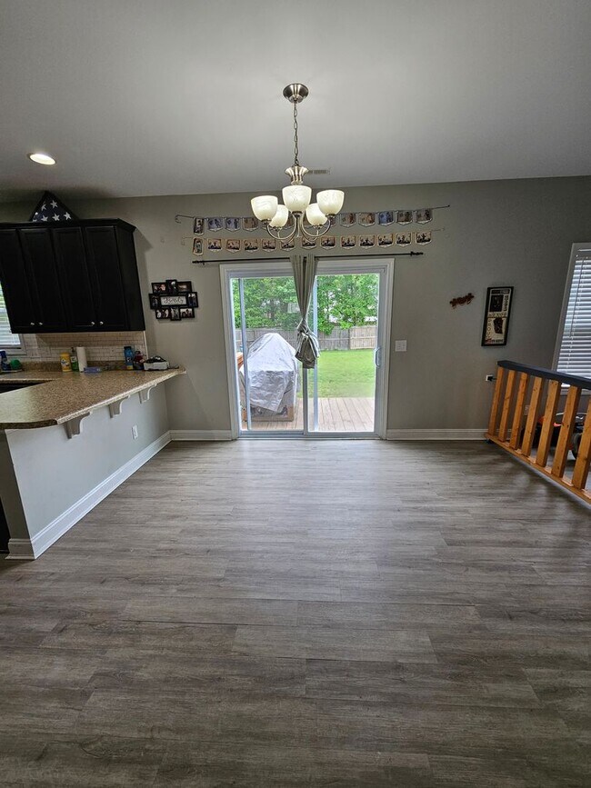 Building Photo - Gorgeous and Spacious 4 Bedroom Home!
