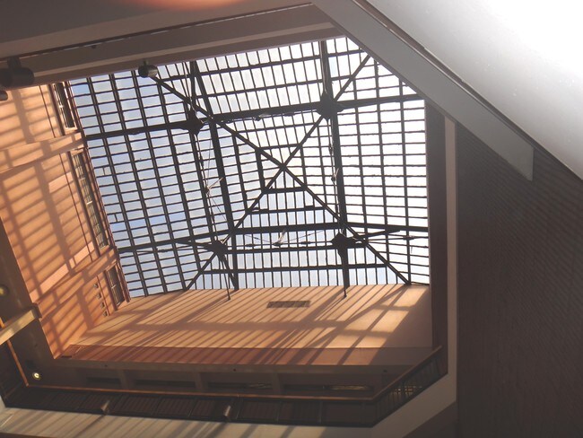 Foto del interior - The Atrium