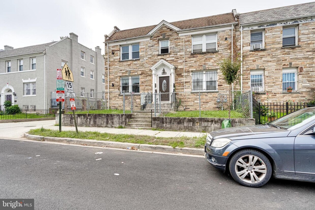 Primary Photo - 1227 Simms Pl NE