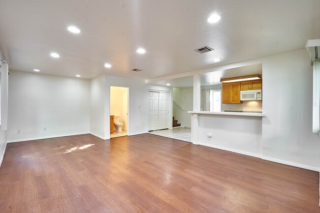 Building Photo - 1189 W 36th St