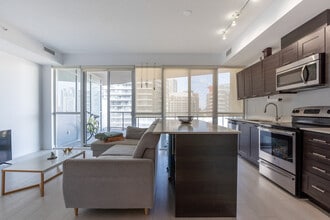 Building Photo - 20 Bruyeres Mews