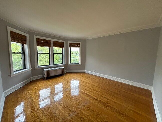 Building Photo - 4628 N Wolcott Ave