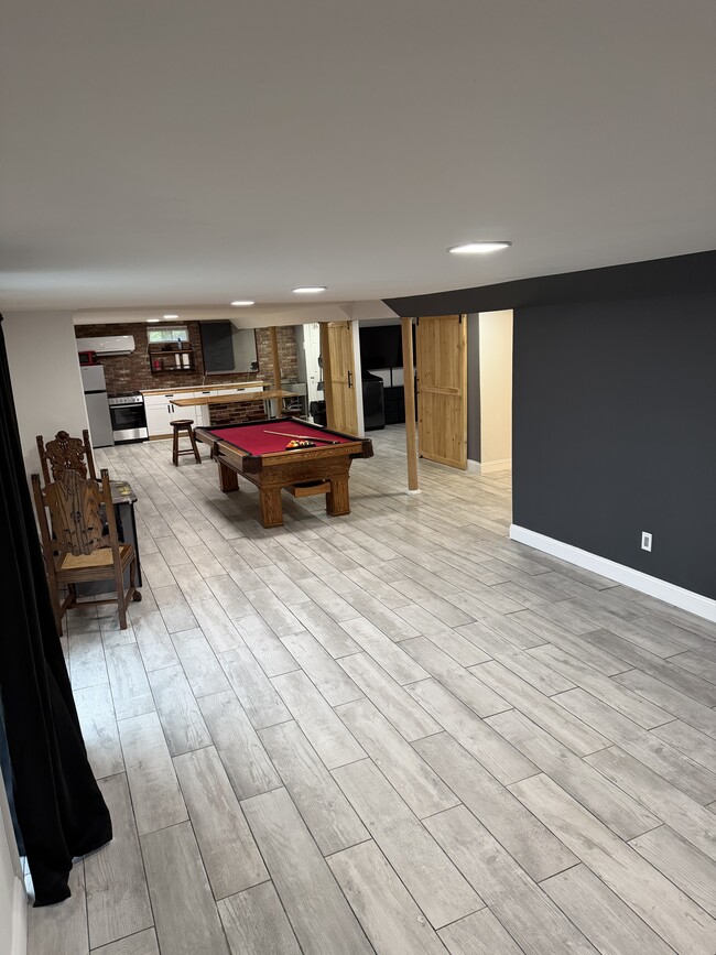 Building Photo - 142 Music Center Dr