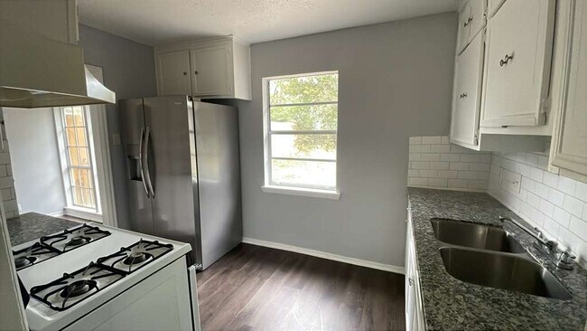 Foto del edificio - 7301 Brockley Ln