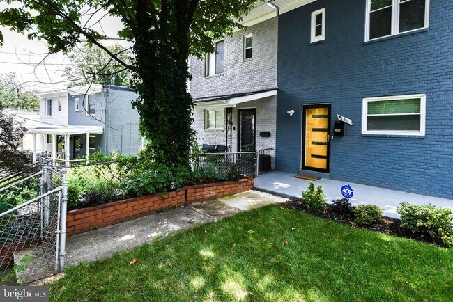 Foto del edificio - 531 Hilltop Terrace SE