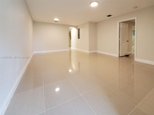 Foto del edificio - 10372 NW 10th Ave