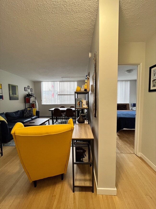 Building Photo - Breakers