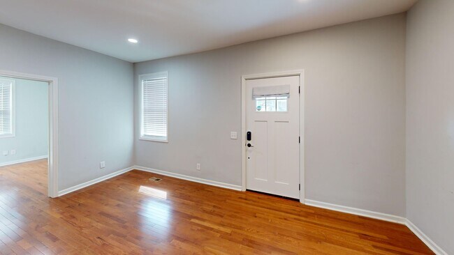 Foto del edificio - Charming East Nashville Home