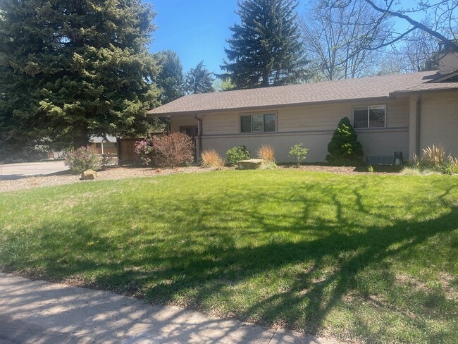 Building Photo - 925 Cheyenne Dr