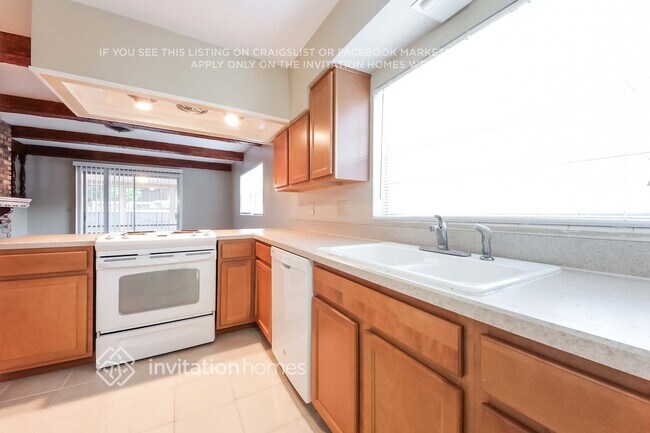 Building Photo - 3733 St Moritz St