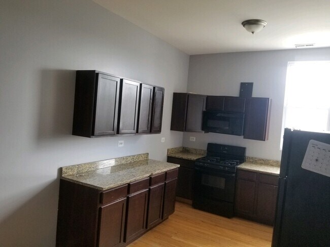 Foto del edificio - 2337 W Lake St