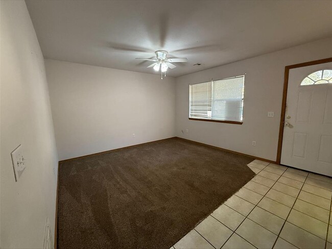 Building Photo - 601 Dogwood Ave