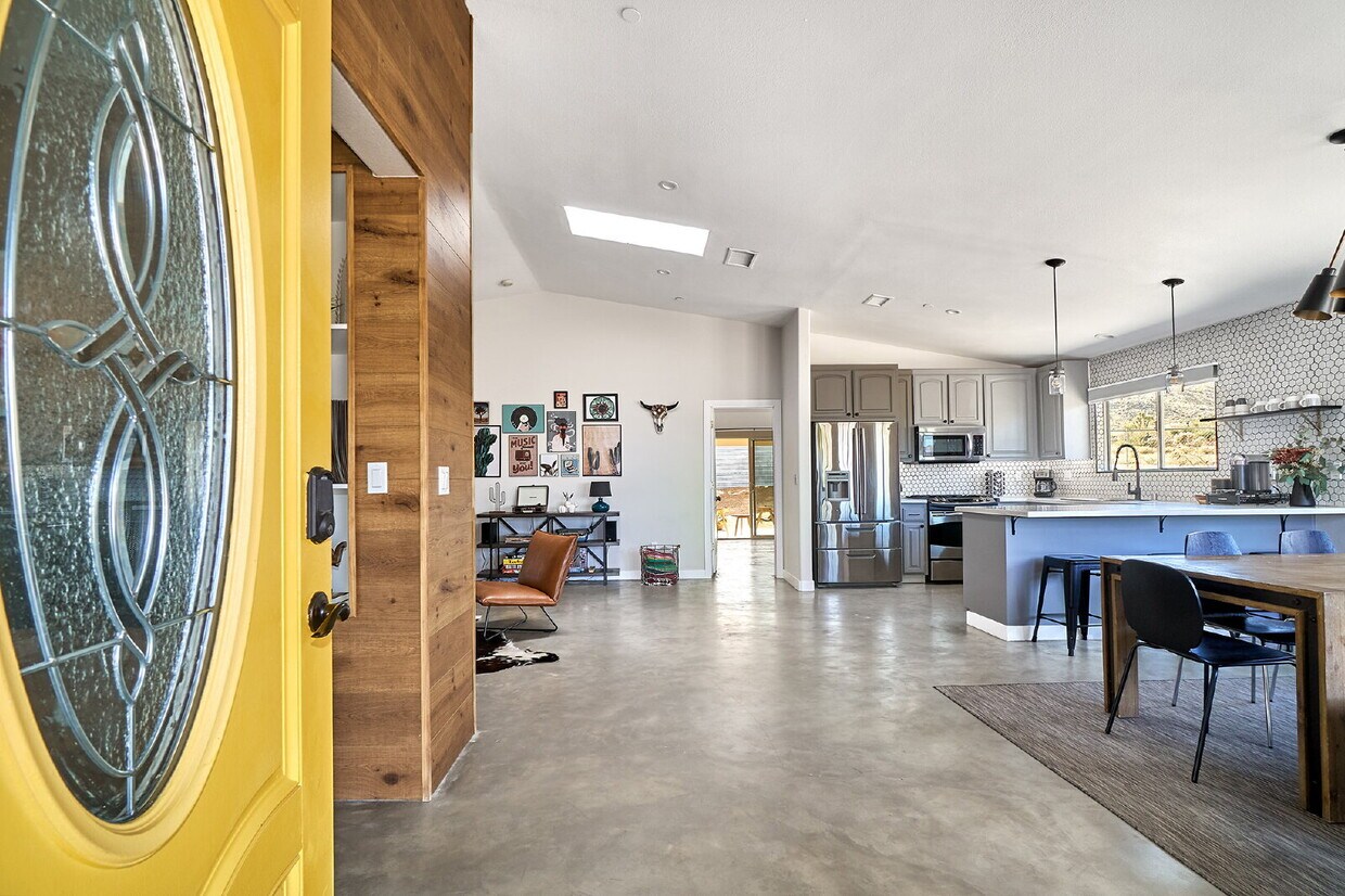 Foto principal - Rare Opportunity for Spacious, Modern Sout...
