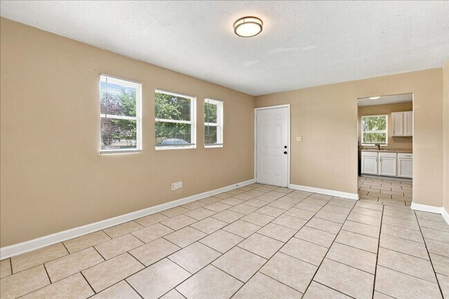 Foto del edificio - 2216-2216 Norden Ct