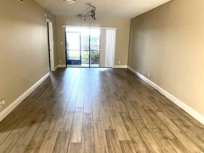 Building Photo - 2900 Olivewood Terrace