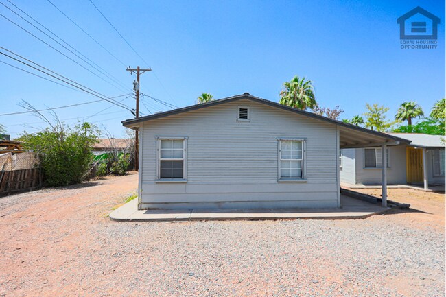 Foto del edificio - 1Bed/1Bath House at 32nd St/Thomas! Ready for Immediate Move-In! -- NO HOA!