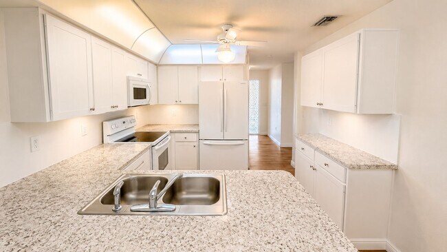 Foto del edificio - 1624 Whitehead Dr
