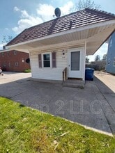 Building Photo - 218 S St Clair St