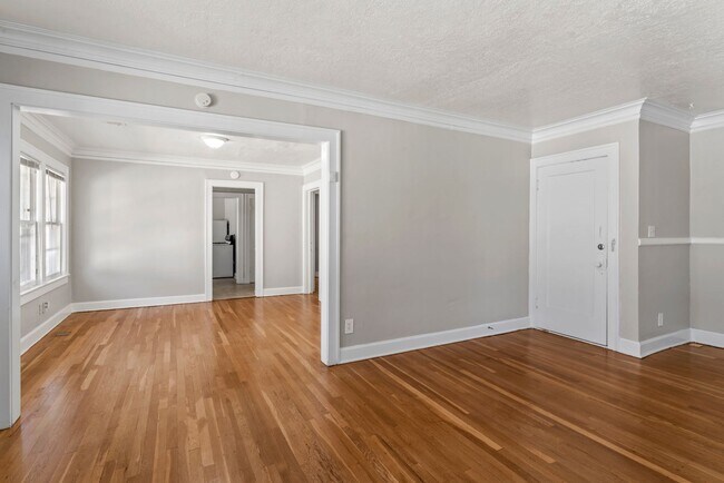 Foto del edificio - Charming 2-Bedroom Apartment Near UMKC – H...