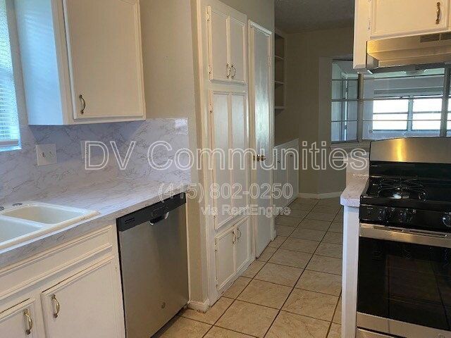 Foto del edificio - 18502 Bent Elm Dr